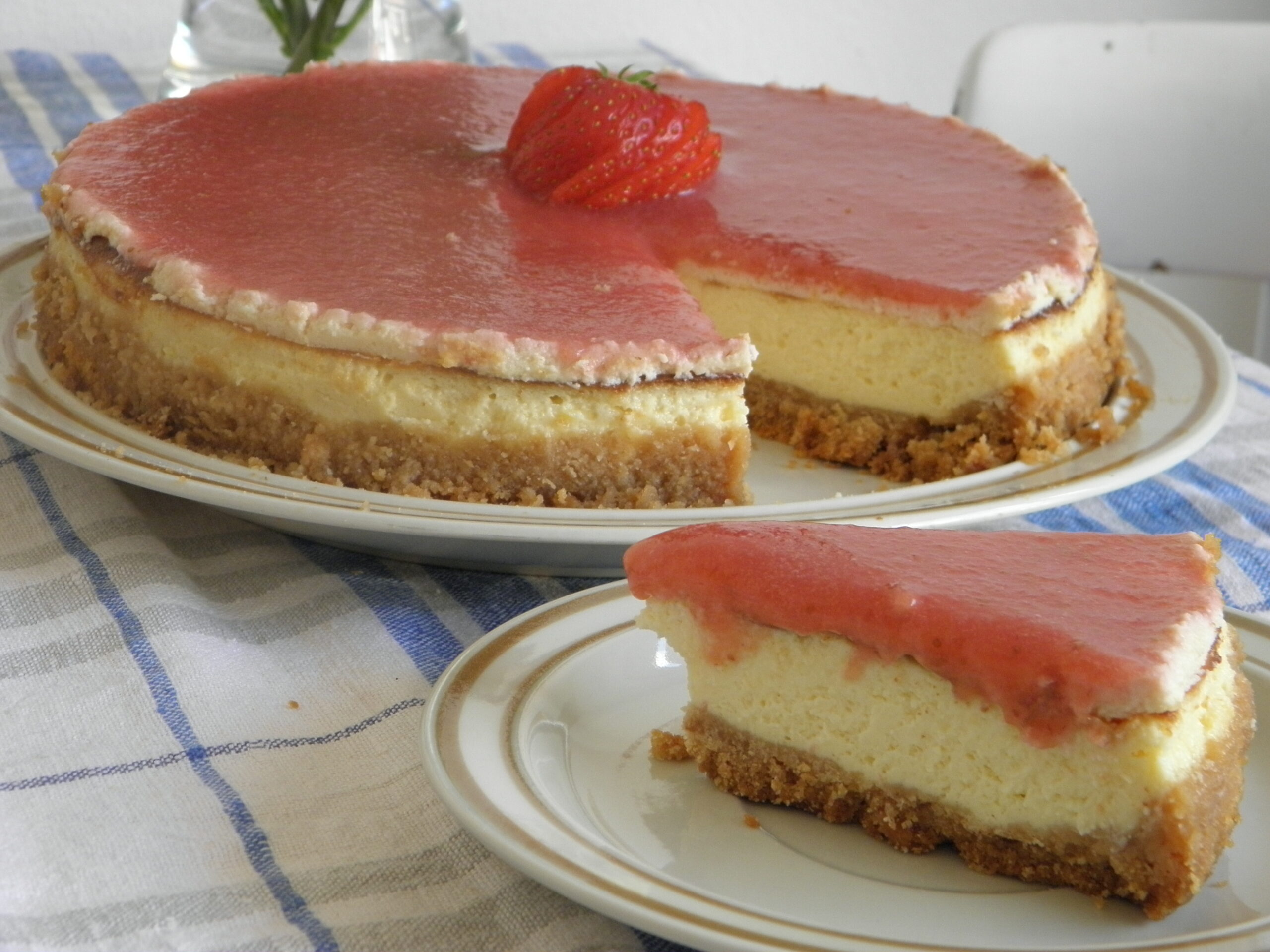 New York Cheesecake With Strawberry Sauce Topping Cooking Delight